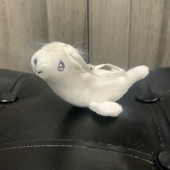 Precious Moments Tiny Tender Tails White Baby Seal Plush Beanie Ornament & Tag - Picture 1 of 8